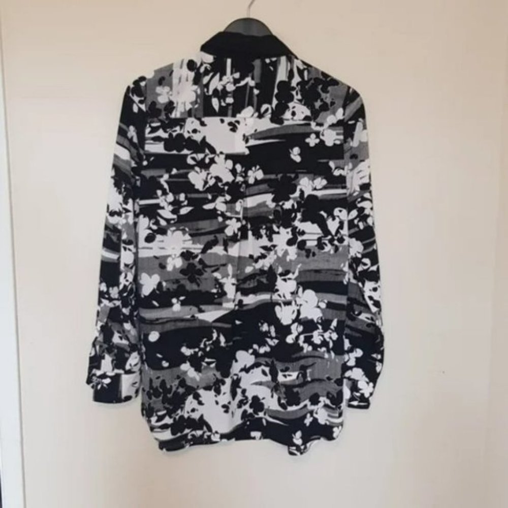 Ellen Tracy black and white floral button down shirt - Picture 3 of 5